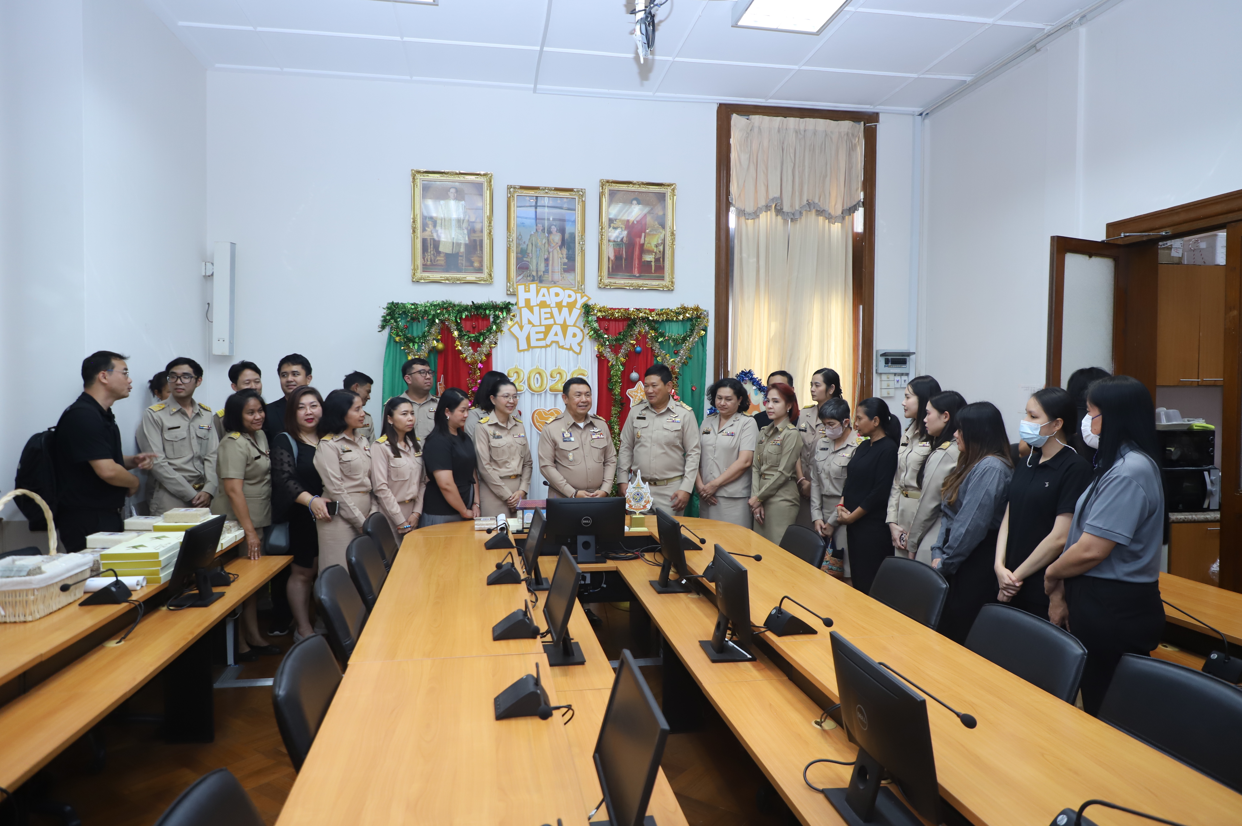 title - ส.ป.ก. ร่วมกัน สวัสดีปีใหม่ ผู้บริหารสำนักงานการปฏิรูปที่ดินเพื่อเกษตรกรรม พร้อมรับพรต้อนรับปีใหม่ 2569